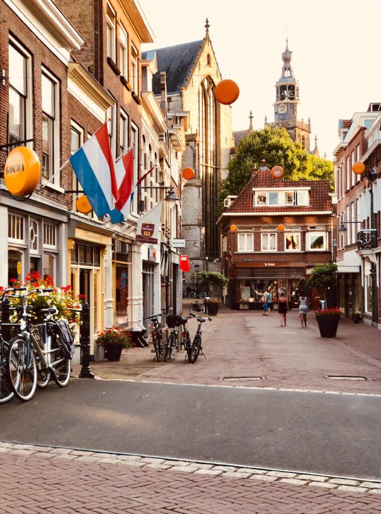 صورة في شوارع هولندا توضح أسباب رفض فيزا هولندا