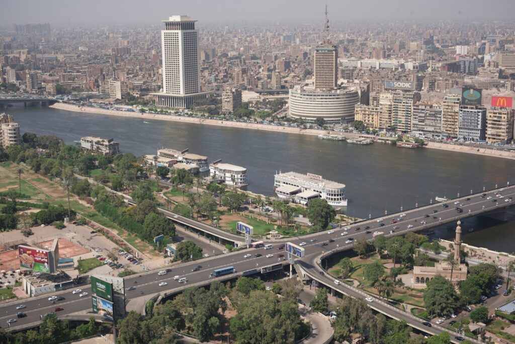 صورة للقاهرة من أعلي مكان لنيل القاهرة وتوضح القاهرة بمنظور عال